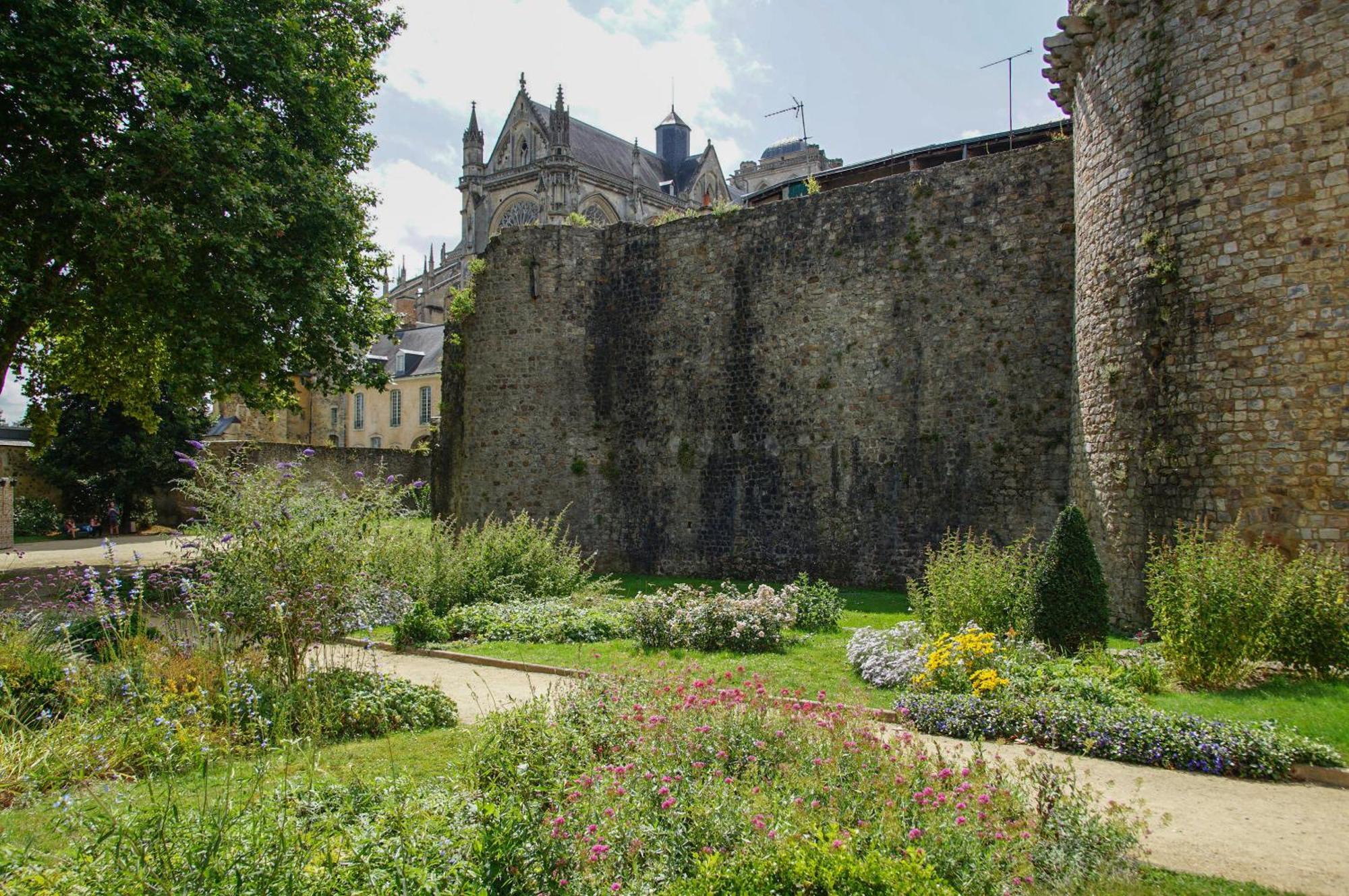 Maison Avec Vue Sur La Cathedrale Le Mans Extérieur photo